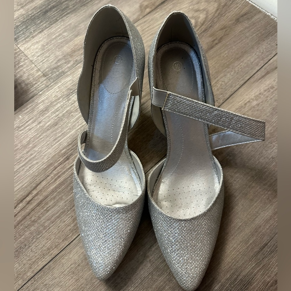 MySoft women’s 3 inch pumps silver sparkles size 10